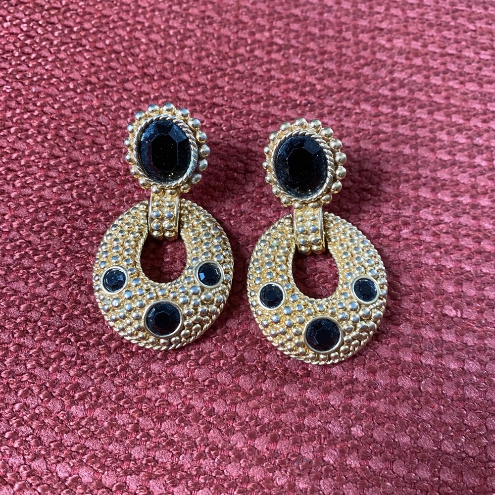 Vintage 80s Swan SWAROVSKI Etruscan Goldtone Black Crystal Dangle Clip Earrings